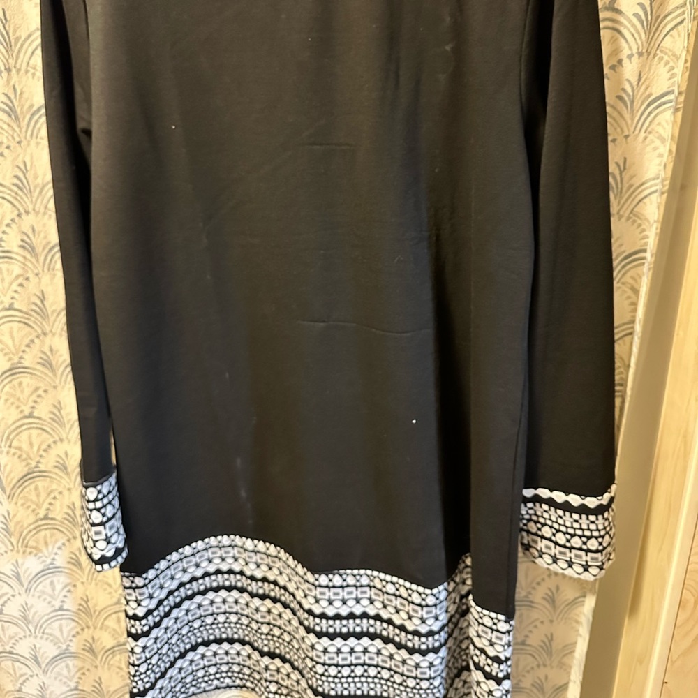 Tried on once. Approximately 35 inches long. Fits more like an X-Large